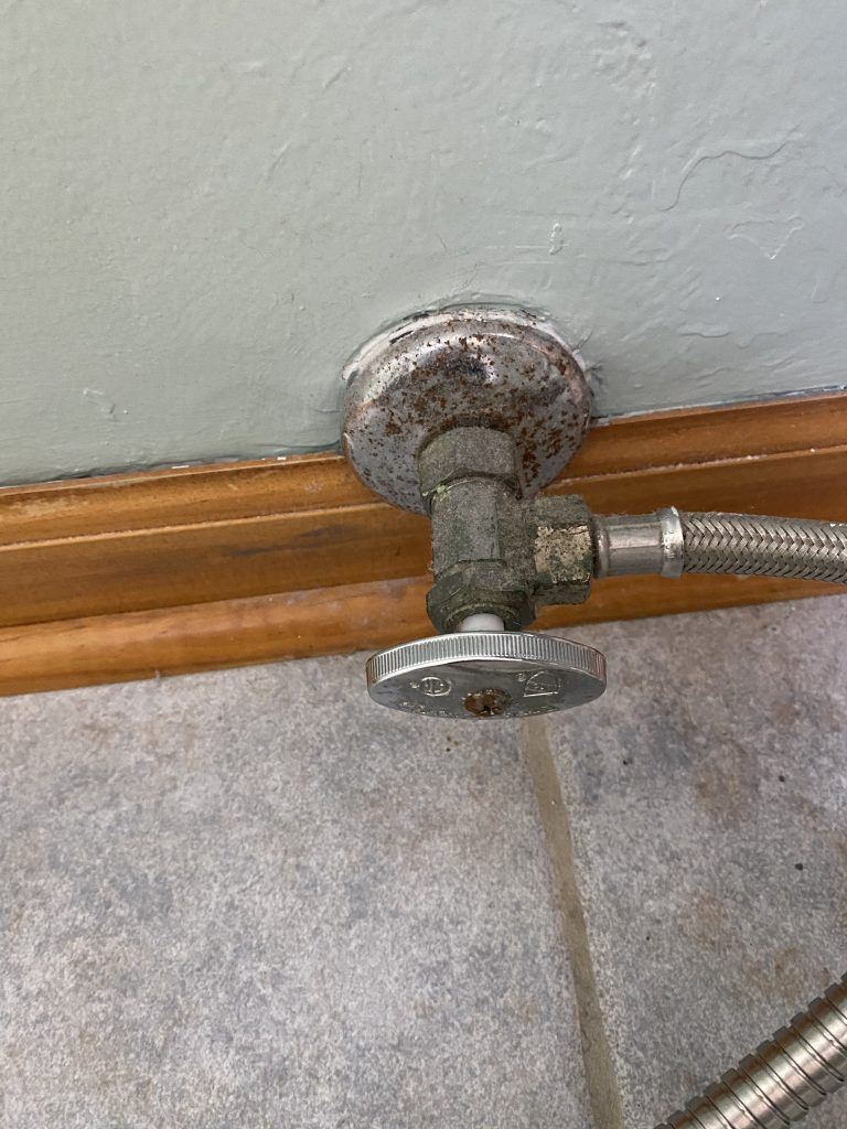Water shut off valve for toilet
