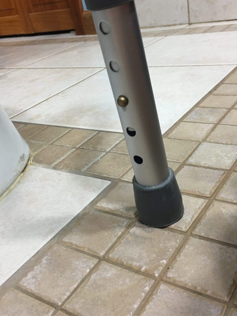 Set the leg or rail height of toilet safety rails Set the leg or rail height of toilet safety rails