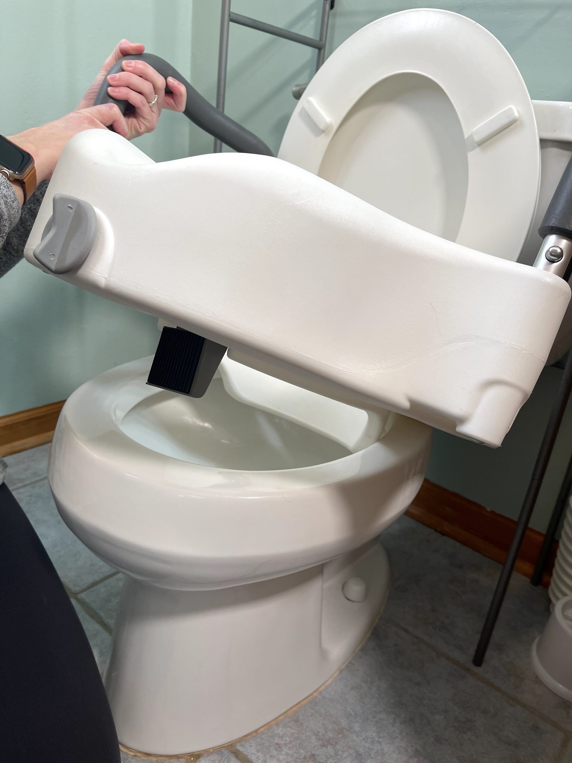 How to Install a ClampOn Raised Toilet Seat without Tools EquipMeOT